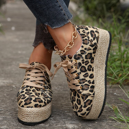 Lace Loop Round Toe Shoes