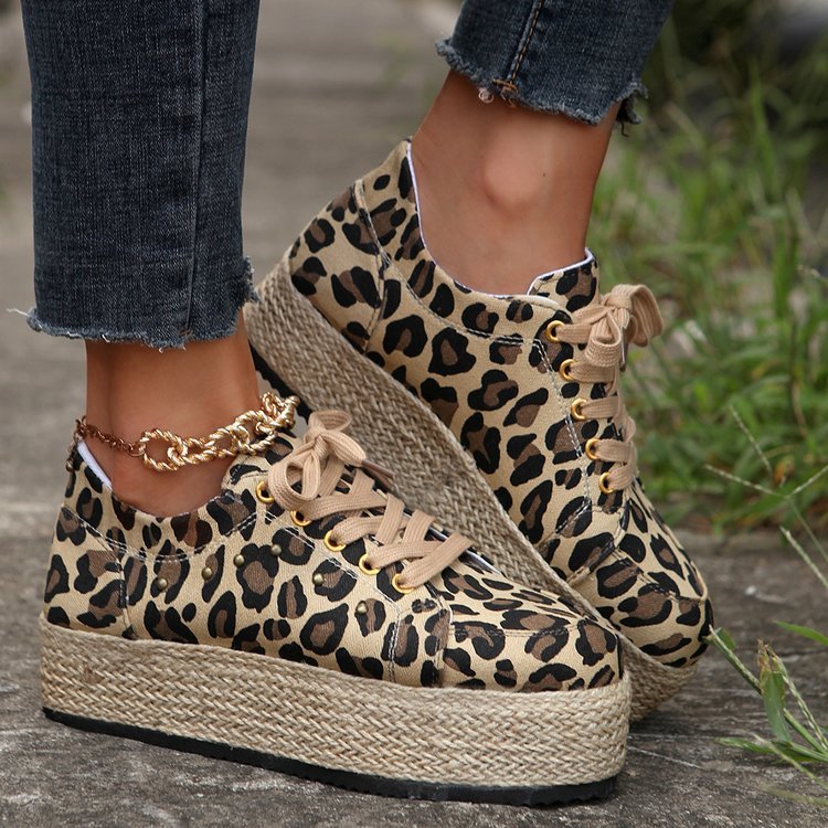 Lace Loop Round Toe Shoes